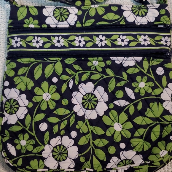 Vera Bradley LUCKY YOU large crossbody bag bucket purse green navy white - Picture 2 of 11